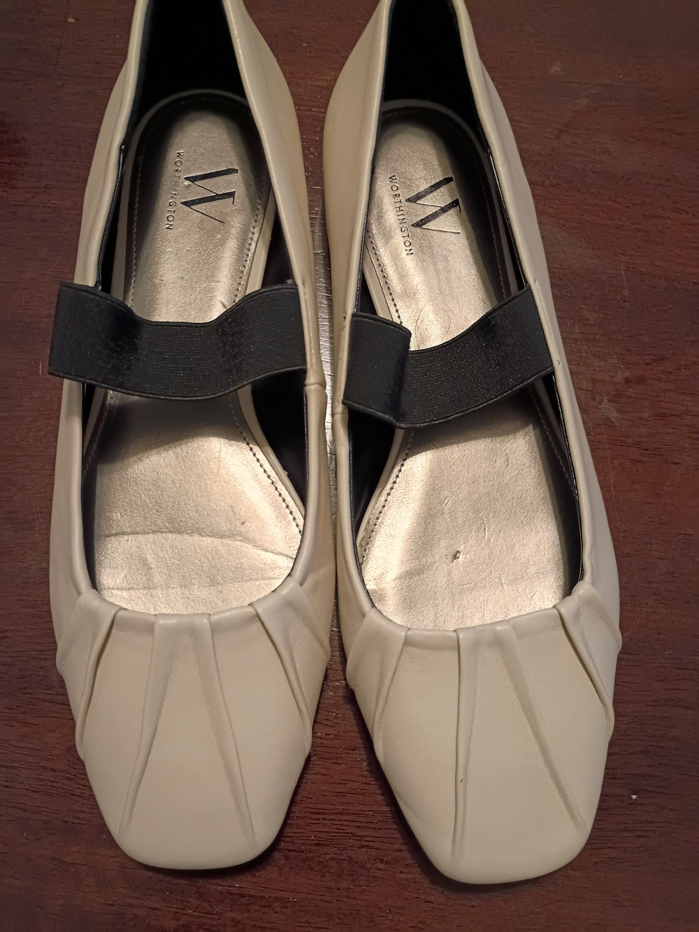 Worthington Cream Pleated Ballet Flats with Black Elastic Strap Size 9.5